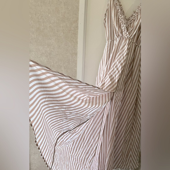 Aakaa Tan and Brown Pleated Maxi Sundress - Picture 6 of 12